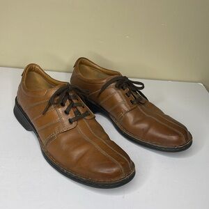 CLARKS Collection Touareg Vibe Oxford Brown Leather Orthrolite Cushioned Insole
